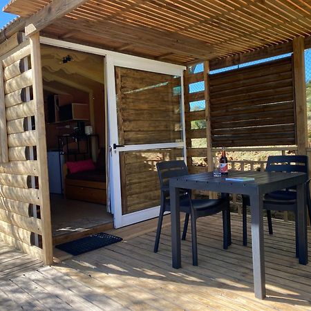 Camping Les Amandiers Castelnau-de-Guers Exteriör bild