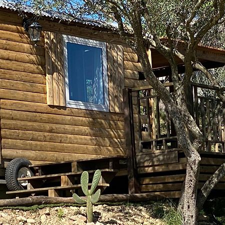 Camping Les Amandiers Castelnau-de-Guers Exteriör bild