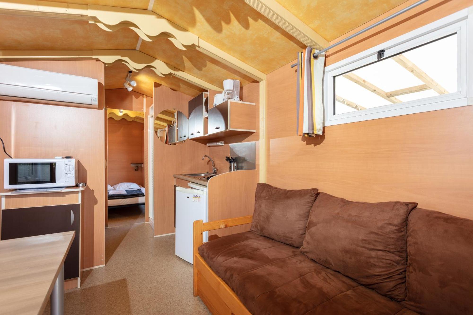 Camping Les Amandiers Castelnau-de-Guers Exteriör bild