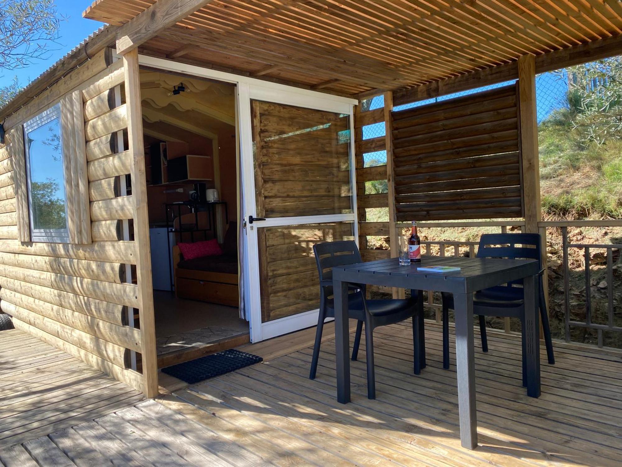 Camping Les Amandiers Castelnau-de-Guers Exteriör bild