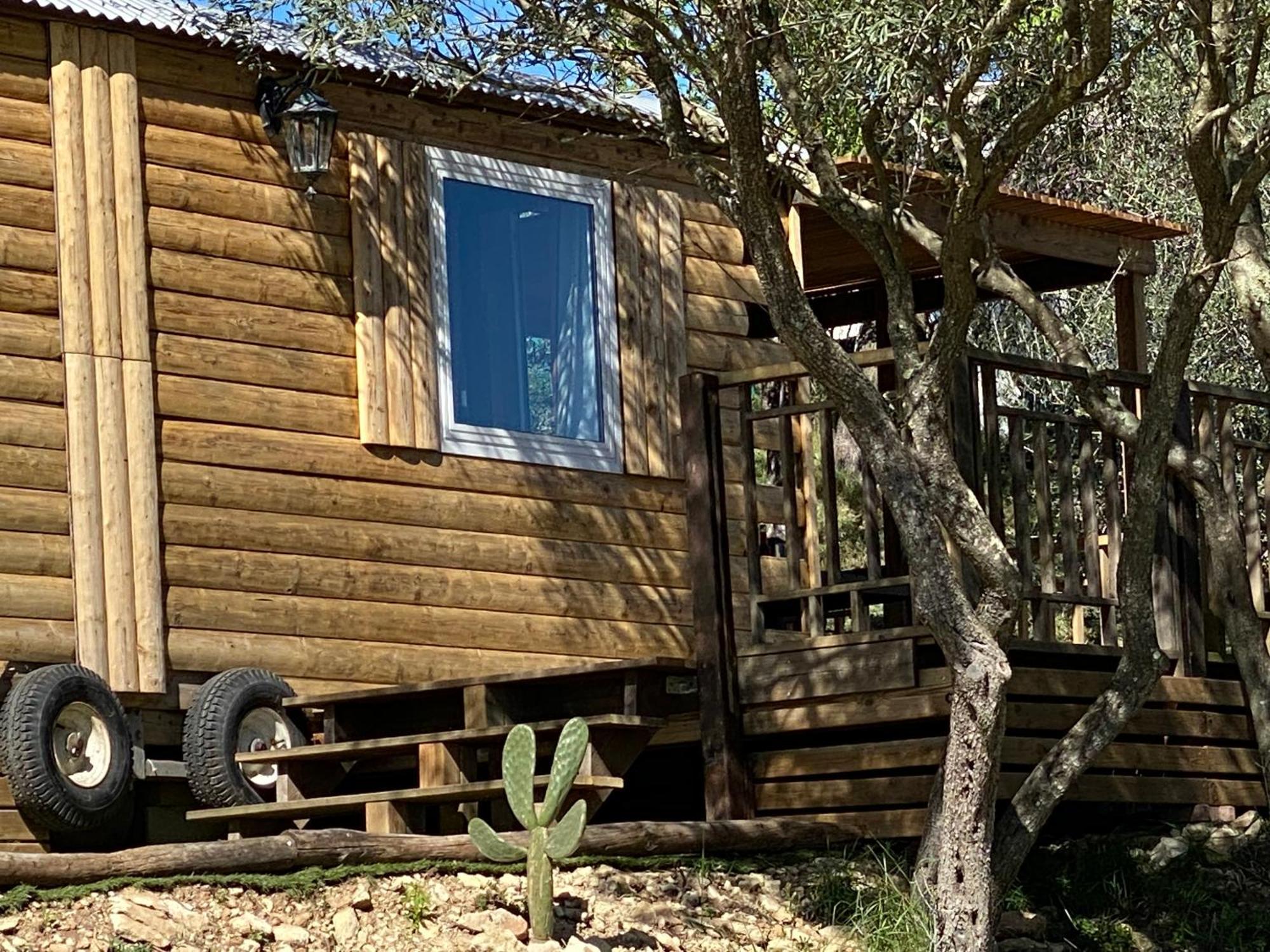 Camping Les Amandiers Castelnau-de-Guers Exteriör bild