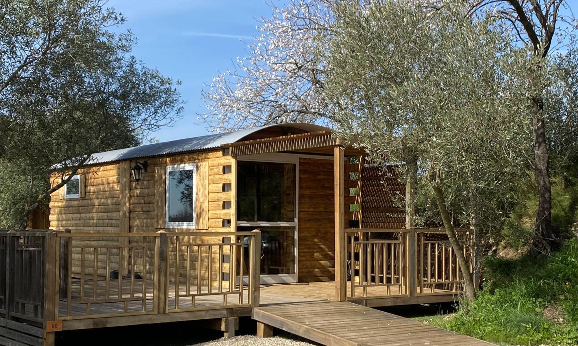 Camping Les Amandiers Castelnau-de-Guers Exteriör bild